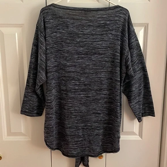 Max Studio Women’s Shirt, Size XL, front tie at bottom of shirt - Picture 2 of 3